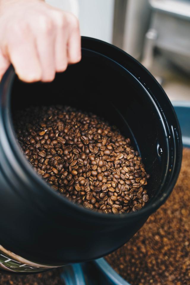 hele kaffeboenner i kaffetoende fra kontra coffee